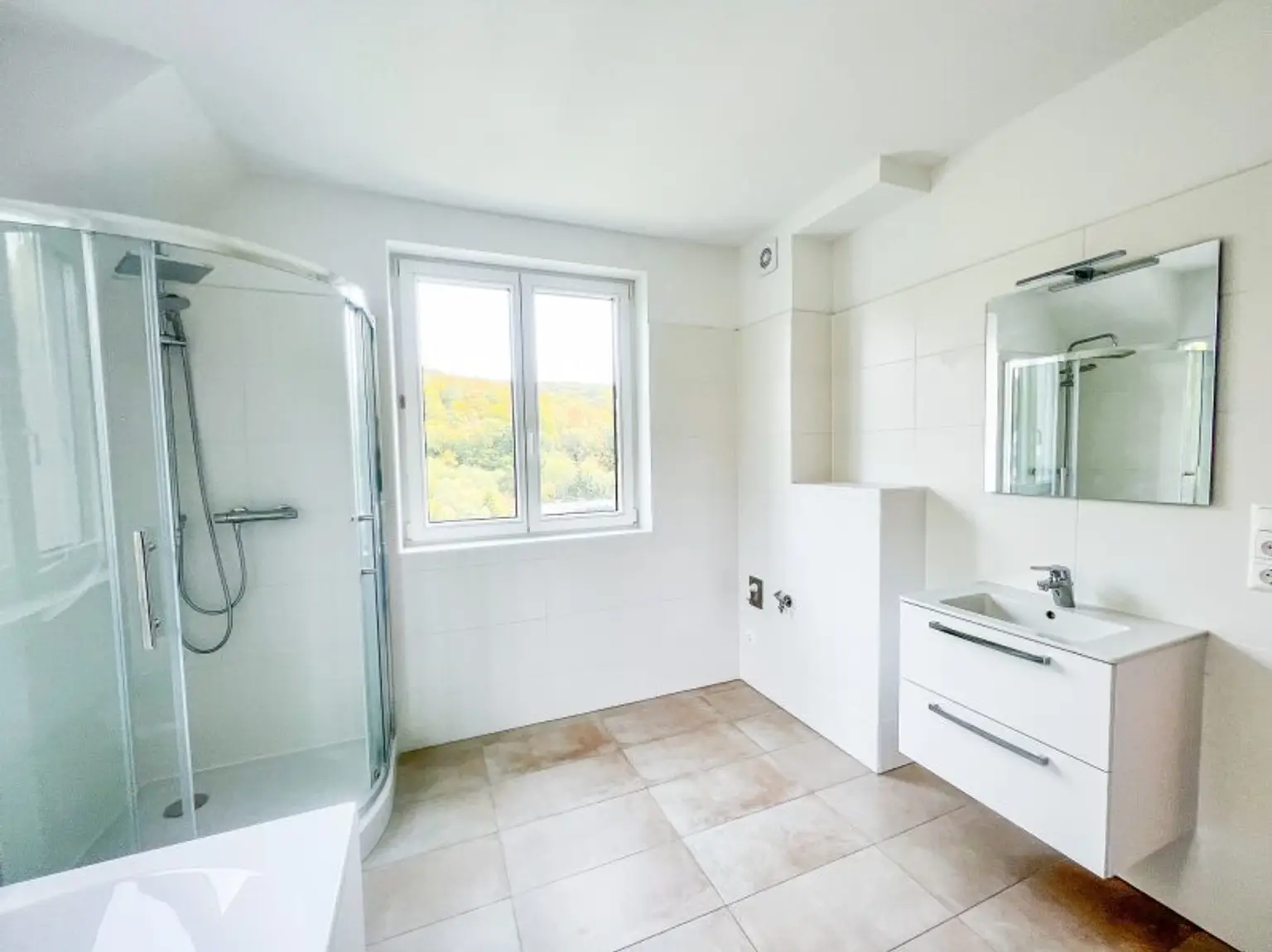 112 m2 Dachgeschosswohnung mit 11 m2 Balkon in Untermauerbach in absoluter Grünruhelage!