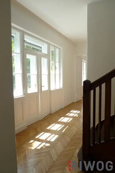 Ruhig gelegenes Hofgebäude mit Eigengarten & moderner Küche | 5 Zimmer & Keller