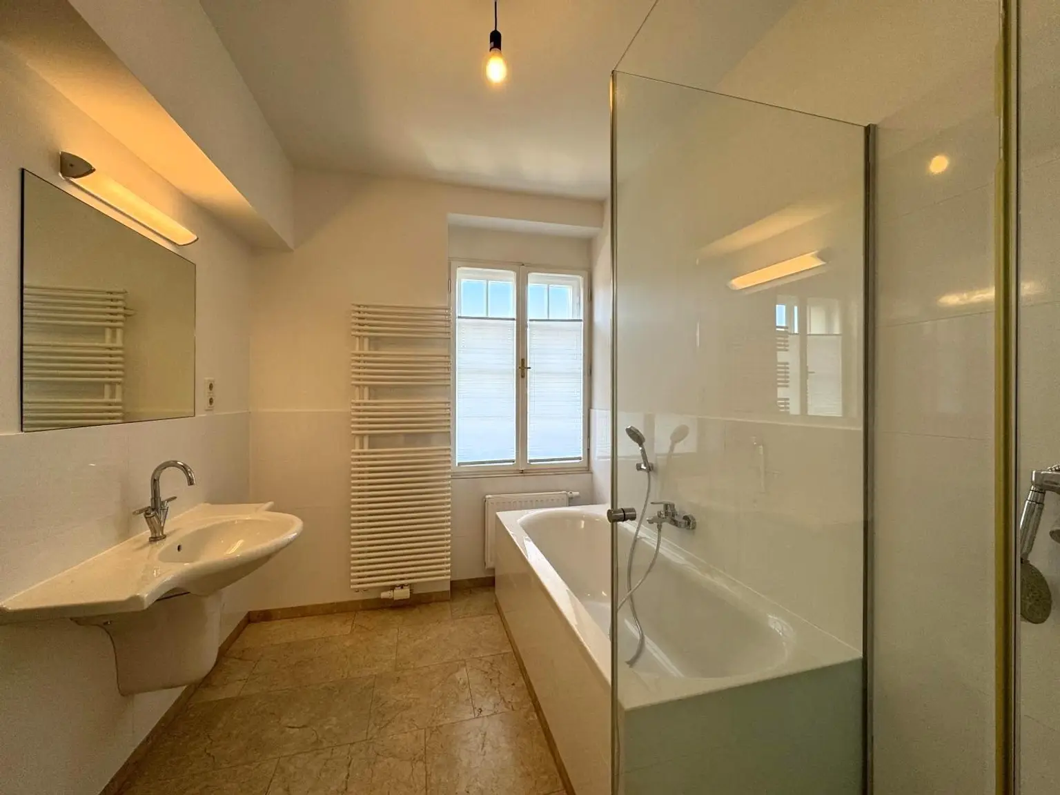Charmante Alt-Patrizier Villa 3 Schlafzimmer, 4 Bäder + Wohnkeller // Charming old patrician villa, 3 bedrooms, 4 bathrooms + basement living area //