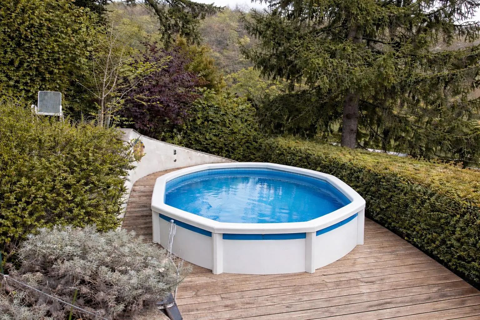 Pool (virtuell bearbeitet)