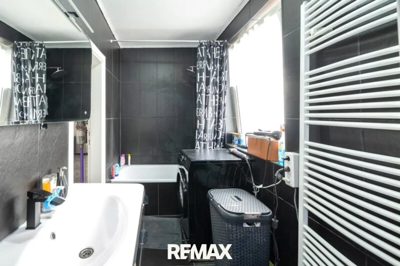 Badezimmer 1 (OG)
