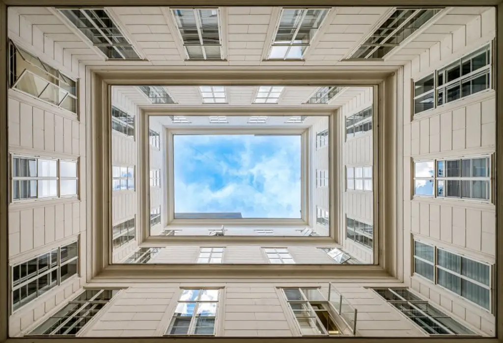 Charmante 2-Zimmer-Dachgeschosswohnung am Schwarzenbergplatz