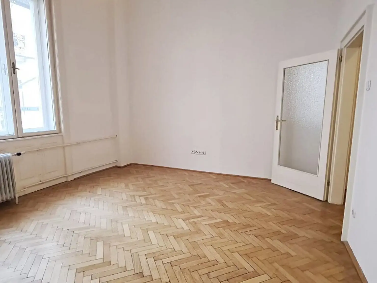 MÖLLWALDPLATZ, gepflegte 59 m2 Altbau, Wohnküche, 1 Zimmer, Duschbad, Parketten, Flügeltüren, U1-Nähe