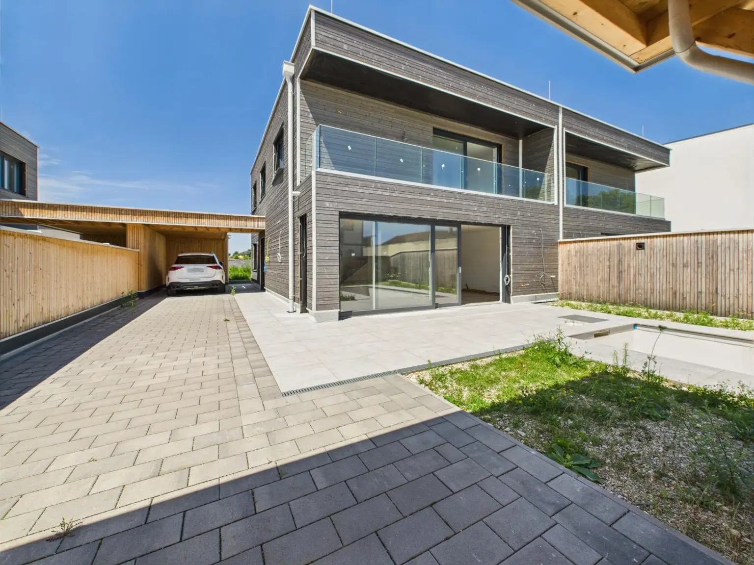 Luxus trifft Technik: Erstbezug mit hochwertiger Ausstattung, Smart Home & Salzwasserpool in Wels-West