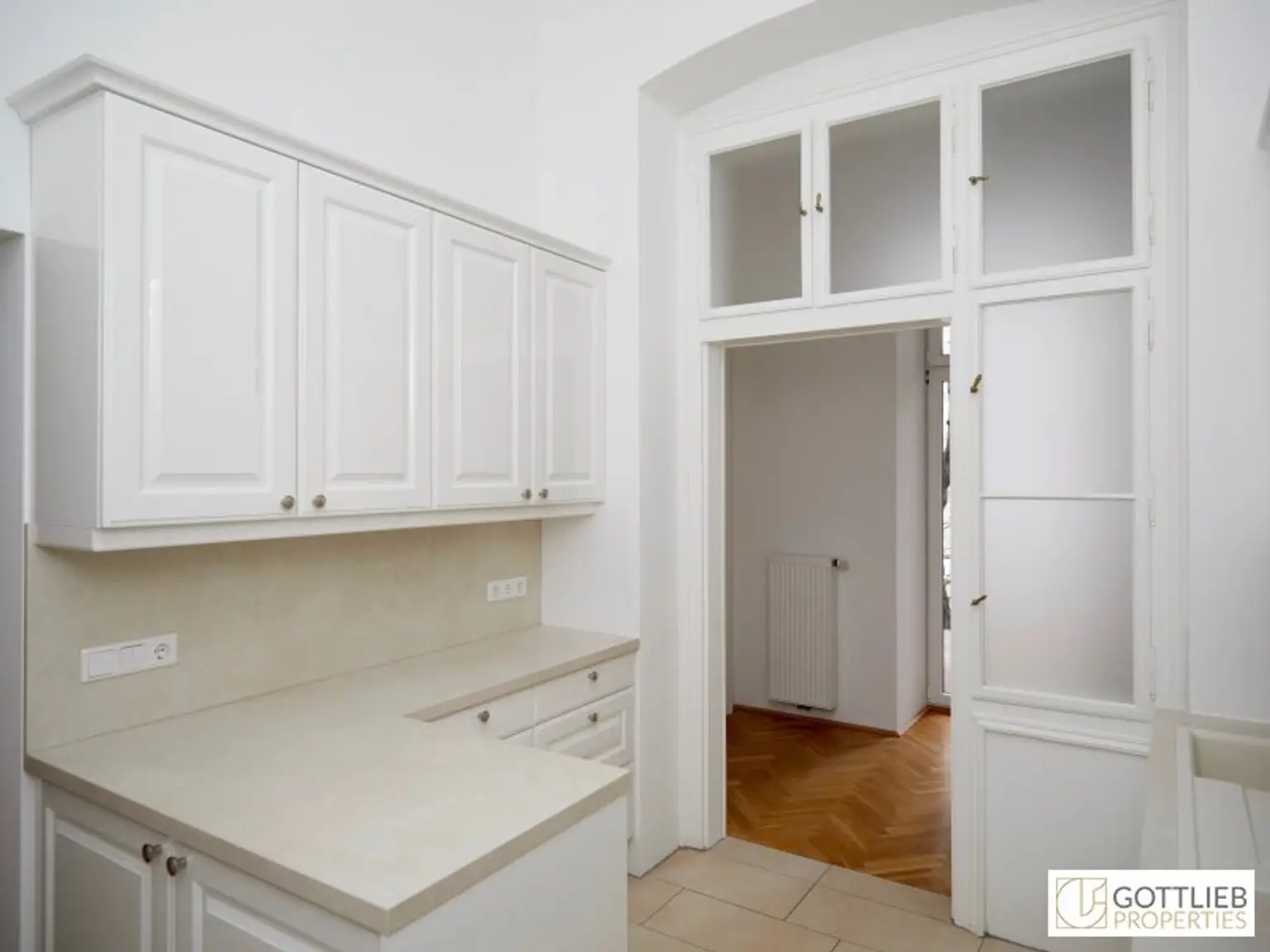 Bestlage Hamerlingplatz! 6-Zimmer-Stilaltbau-Apartment mit herrlicher West-Loggia und optionalem Tiefgaragenplatz in Grünruhelage