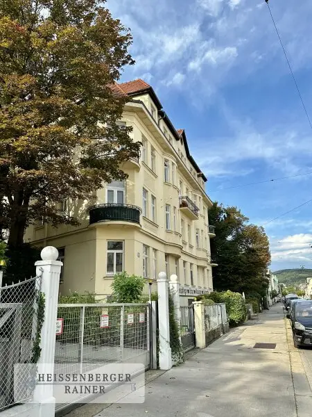 BELETAGE IN ALTHIETZING /// UNTER ST. VEIT /// GROSSZÜGIGE ALTBAUWOHNUNG