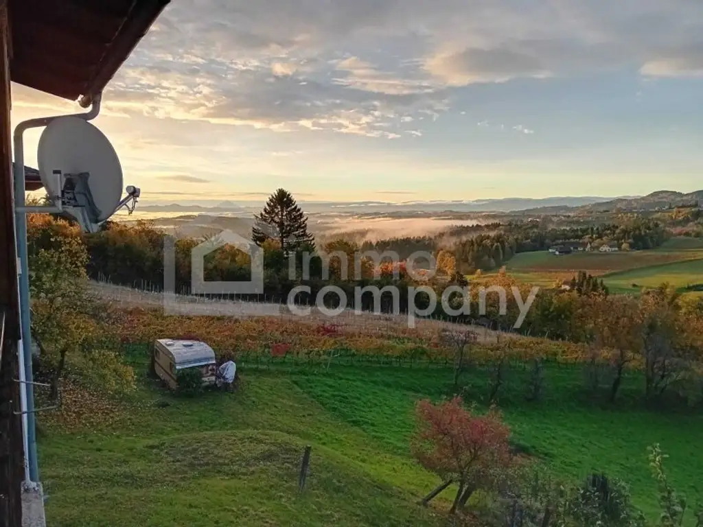 Zwischen Himmel und Hügeln - Panoramablick bis nach Slowenien