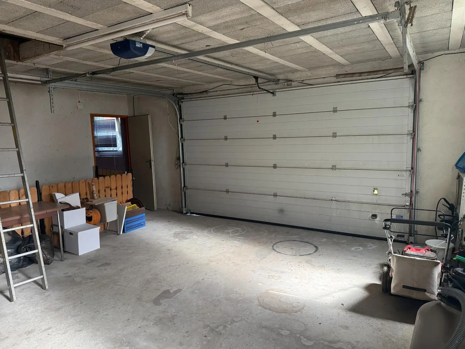 Einfamilienhaus mit Garage & Wintergarten in Ortsrandlage