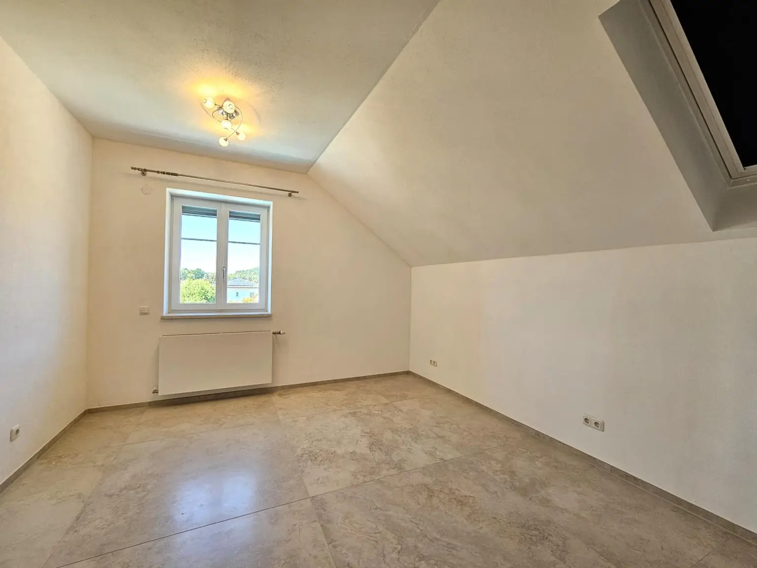 Modern sanierte Wohneinheit im 1. OG in Saxen zu mieten