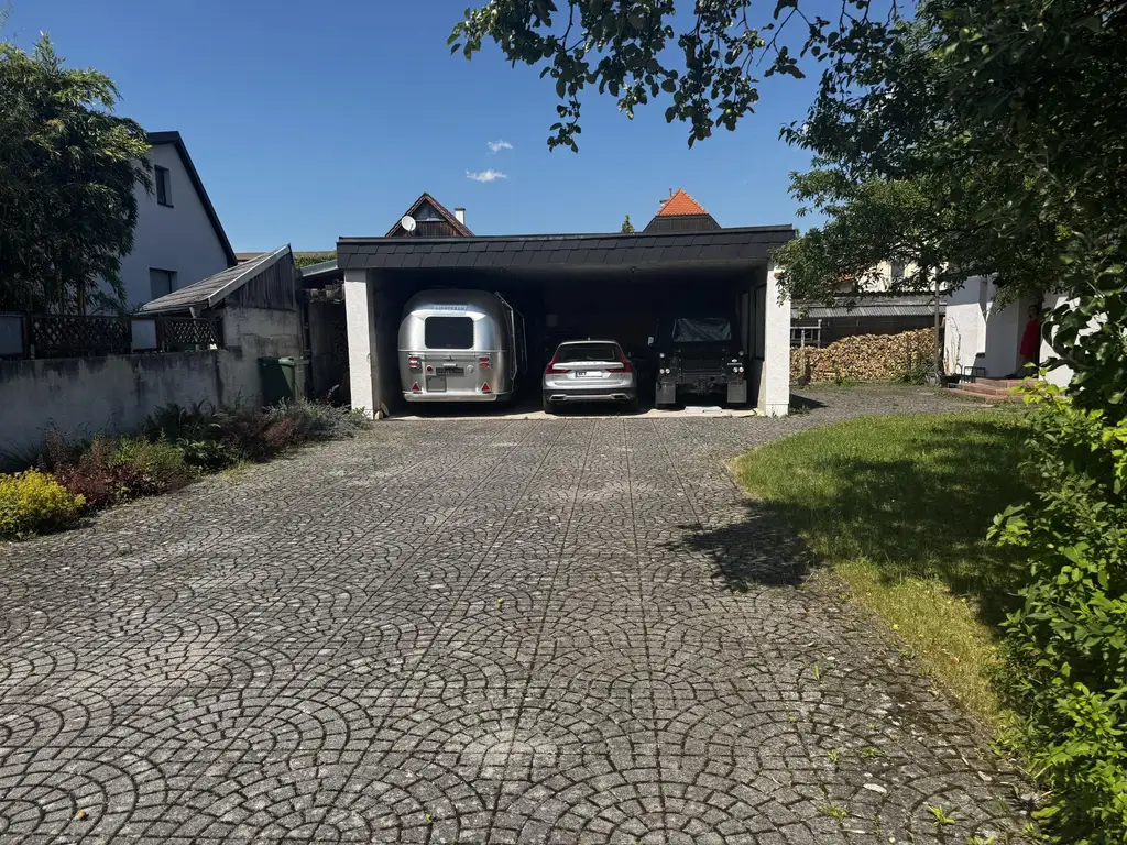 Wohnhaus inmitten vom Gartenparadies