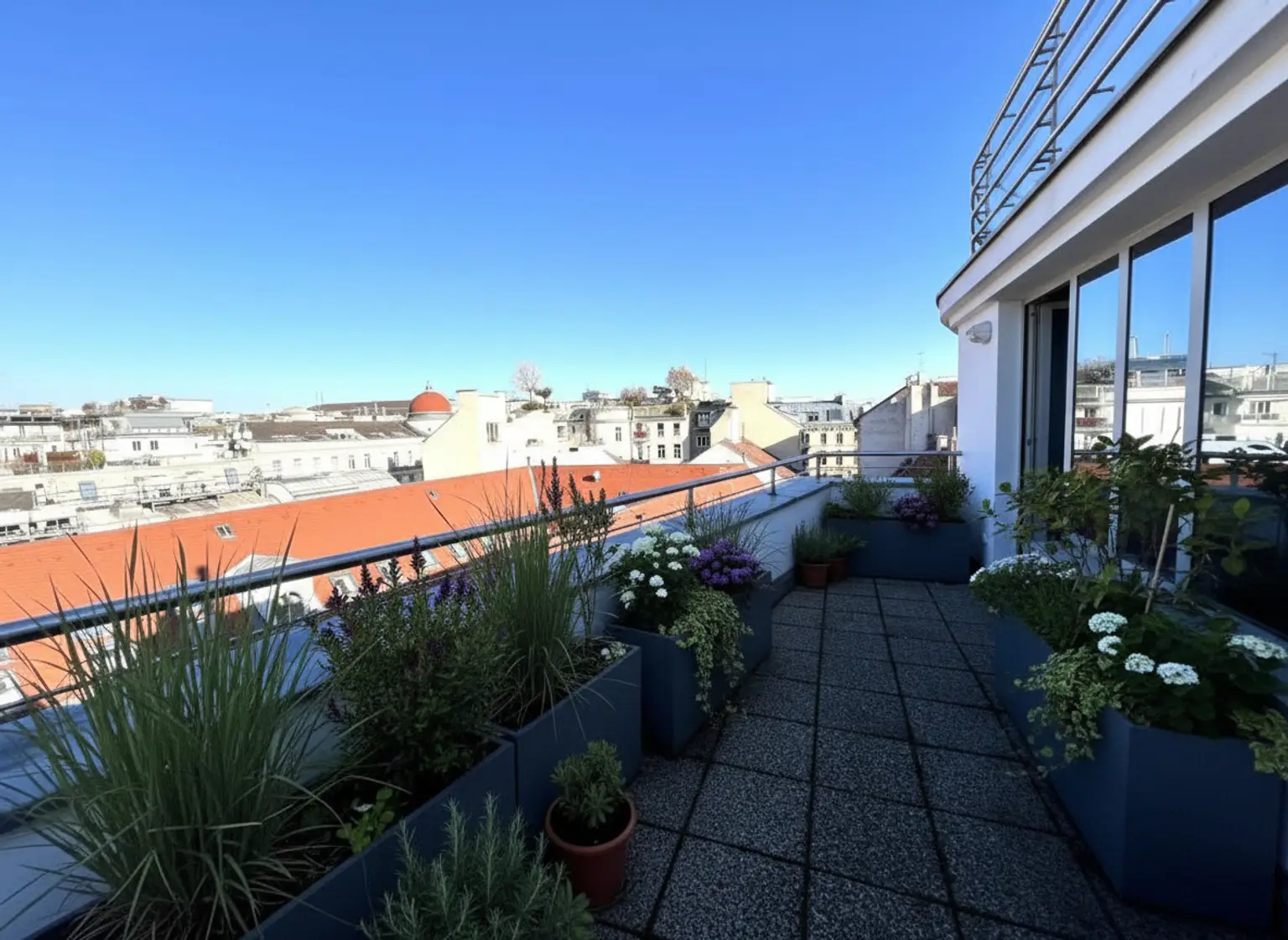 IN VORBEREITUNG: Moderne, klimatisierte 3-Zimmerwohnung mit Terrassen und Wintergarten im Wiener Zentrum