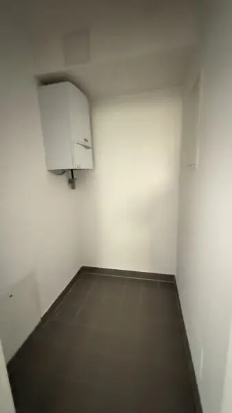 Nahe Schönbrunn: 2-Zimmer-Wohnung mit Balkon und Wintergarten, sowie ein opt. Stellplatz!