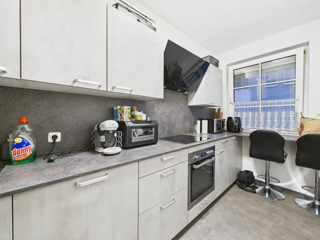 Großzügige 3-Zimmer-Wohnung mit Loggia in begehrter Welser Wohnlage – neuwertig, hell & sofort beziehbar