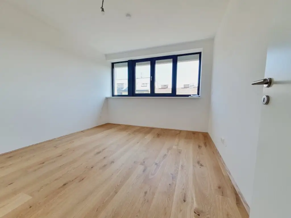 ERSTBEZUG - Sonnige Dachmaisonette mit 45m² Terrasse beim Hoffmann Platz