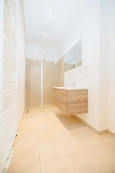 AB SOFORT BEZIEHBAR I BAHNHOFNAHE LAGE I BALKON I WG-GEEIGNET I KOMPLETT SANIERT I 3. OG MIT LIFT I HAUSTIERFREUNDLICH I HELL & FREUNDLICH I MODERNES BADEZIMMER MIT EBENERDIGE DUSCHE I PROJEKT WOHNEN I