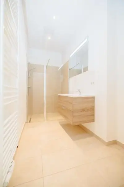 AB SOFORT BEZIEHBAR I BAHNHOFNAHE LAGE I BALKON I WG-GEEIGNET I KOMPLETT SANIERT I 3. OG MIT LIFT I HAUSTIERFREUNDLICH I HELL & FREUNDLICH I MODERNES BADEZIMMER MIT EBENERDIGE DUSCHE I PROJEKT WOHNEN I