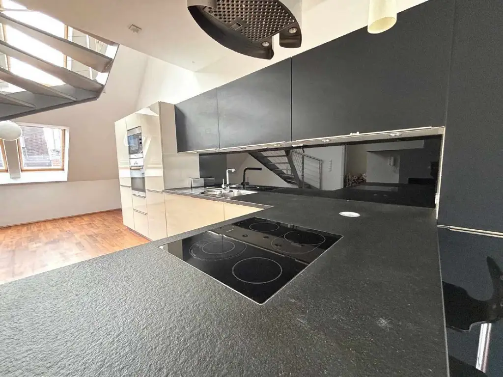 Traumhafte Dachmaisonette mit 2 Terrassen + Dachterrasse - Nähe Arenbergpark