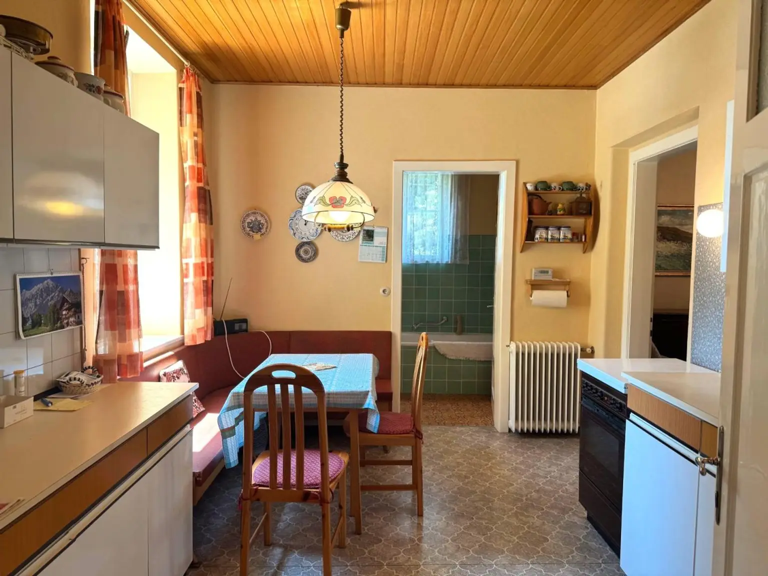 "Einfamilienhaus mit 2535m² großem Grundstück!"