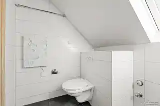 WC im Bad DG