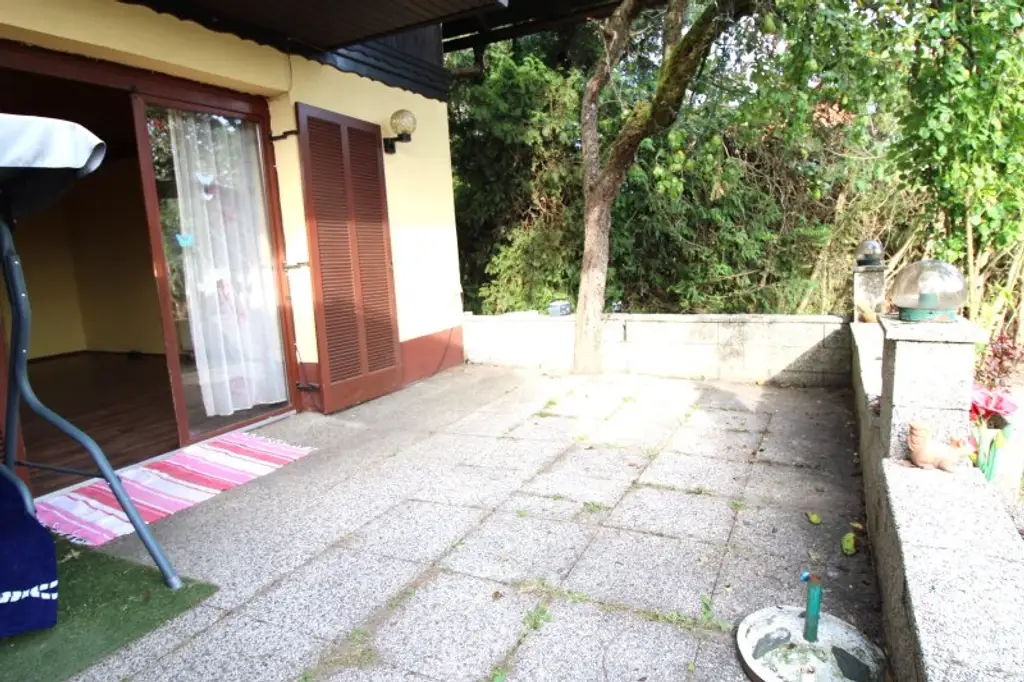 WAIDMANNSDORF  -  Sanierungsbedürftiges Haus in Aussichtslage!