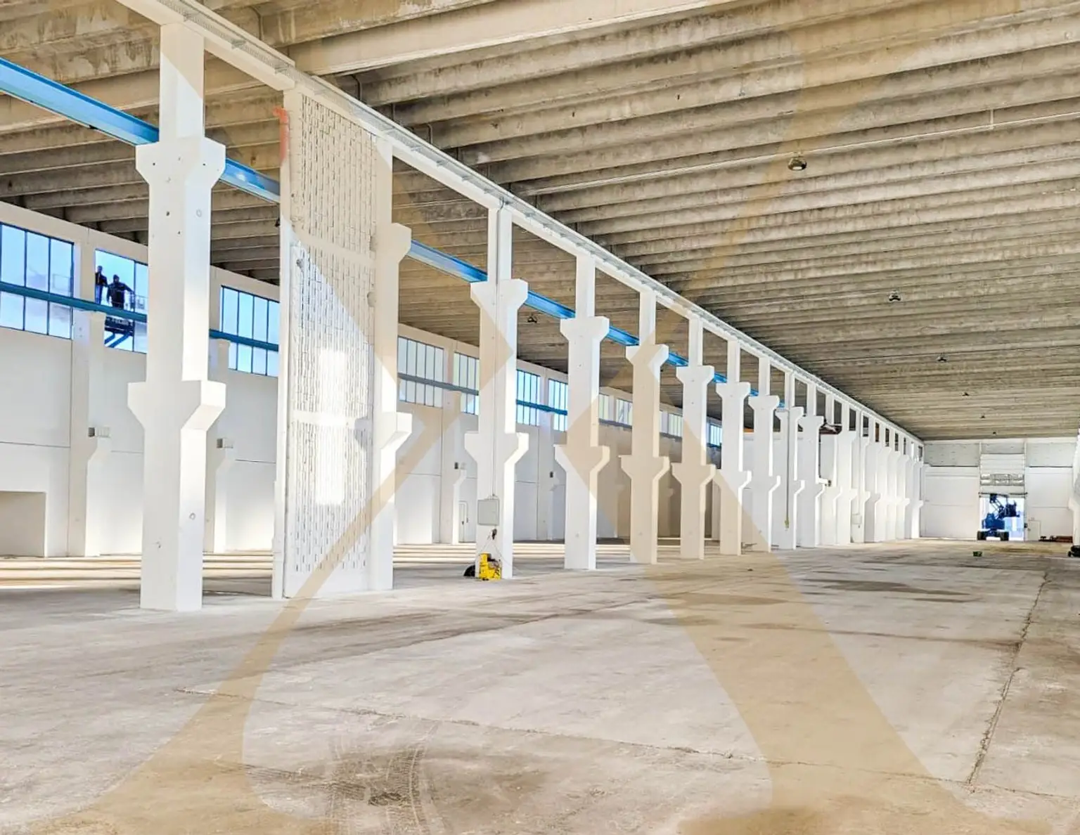 Lagerhalle mit Krannasen in Wiener Neustadt zu vermieten!