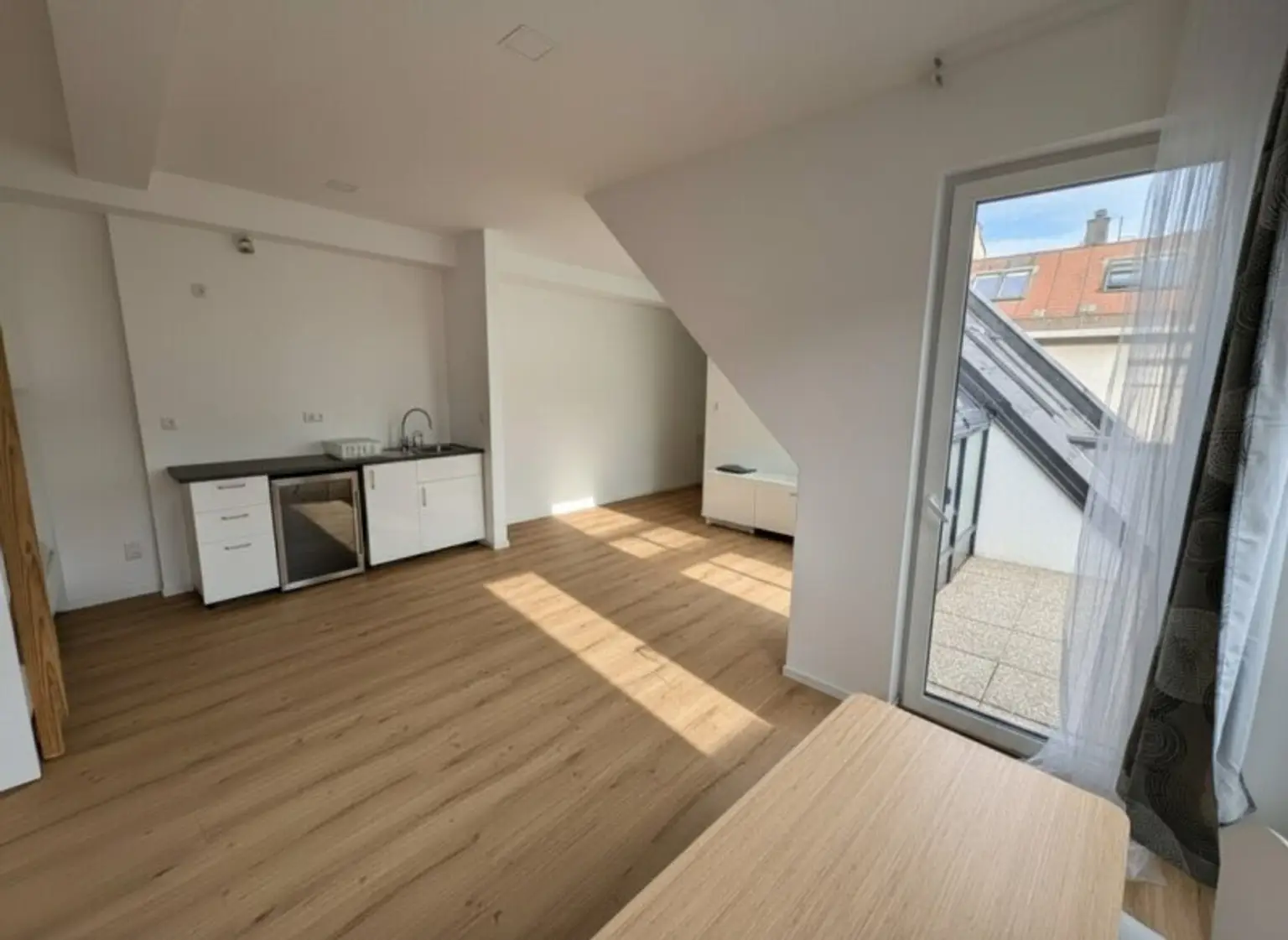 Helle Citywohnung mit Terrasse (Heizkosten inkl.)