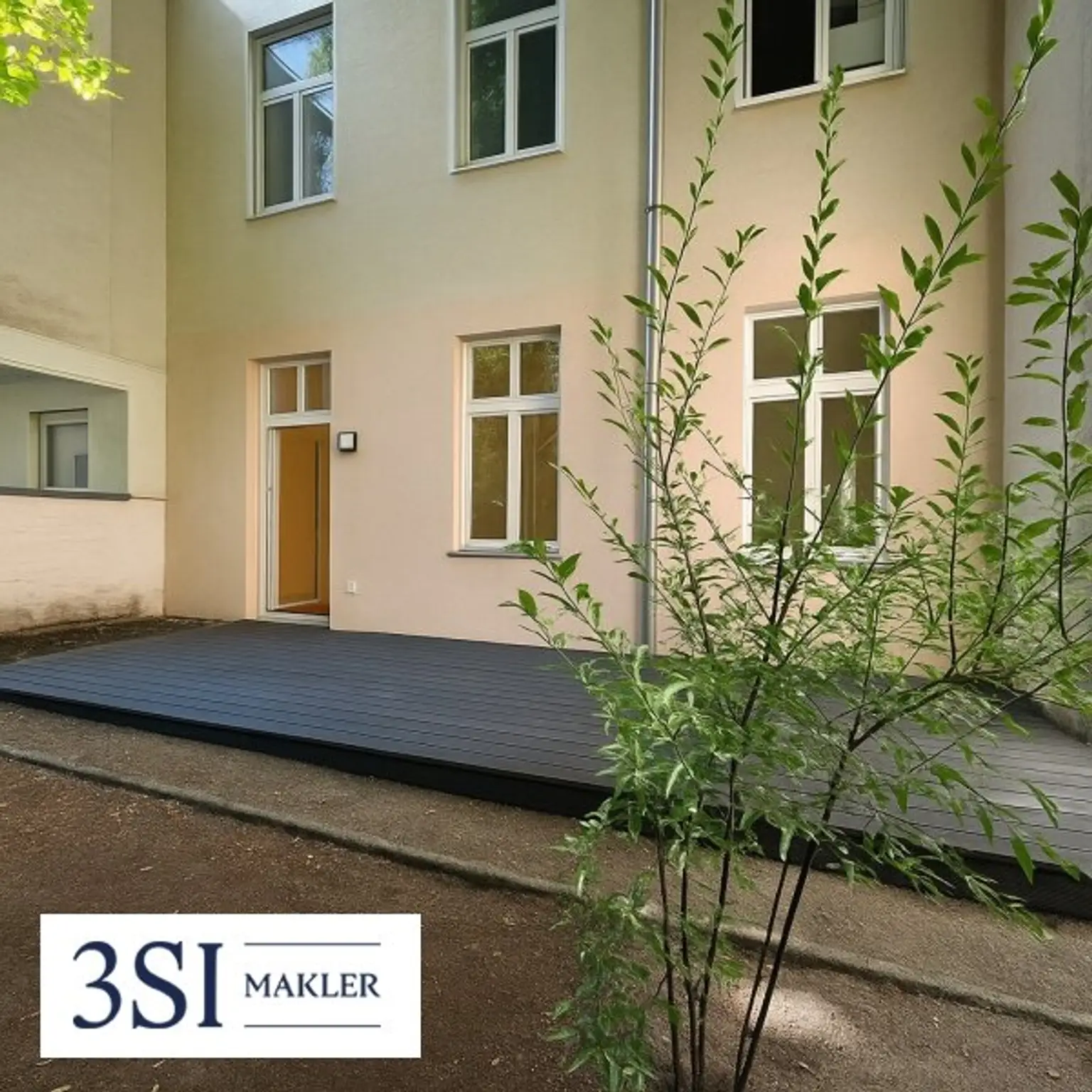 Top sanierte Erstbezug-Wohnung mit großzügiger hofseitiger Terrasse