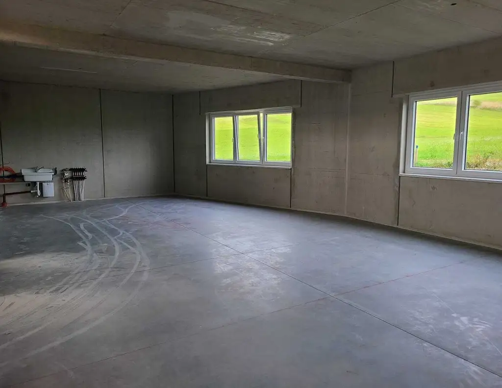"MODERNE GEWERBEHALLE/LAGER im BUSINESSPPARK - mit SEE- und BERGBLICK nähe Autobahnanschluss mit Lagermöglichkeit"