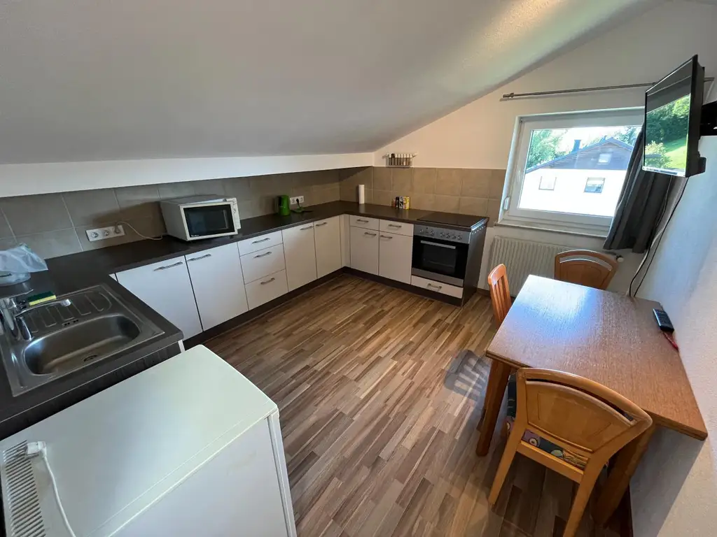 OPEN HOUSE! Großzügiges leistbares Wohnhaus mit 3 getrennte Wohneinheiten, Traumgarten, Doppelgarage und vielen Parkplätzen Tuffeltsham in Redlham