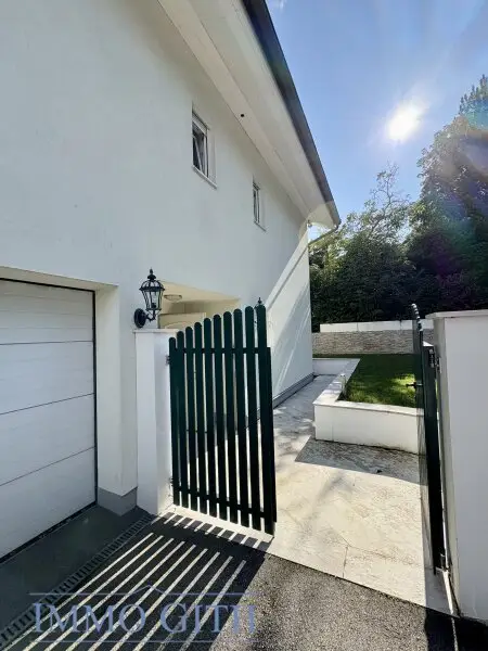 GROSSZÜGIGE DOPPELHAUSHÄLFTE IN GRÜNRUHELAGE MIT WIENBLICK IN MARIA ENZERSDORF ZU MIETEN!