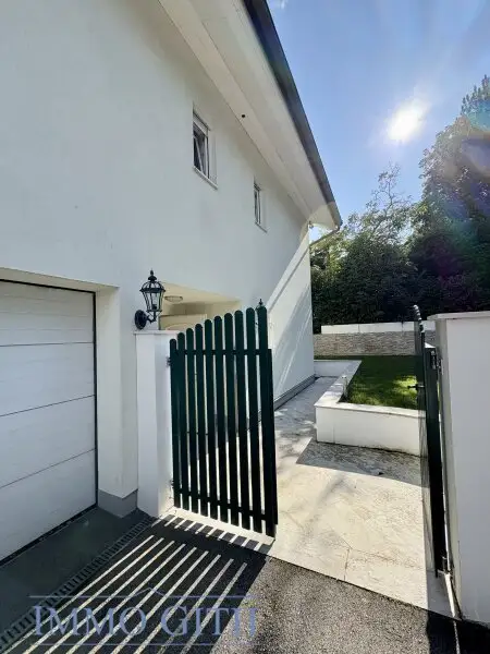 GROSSZÜGIGE DOPPELHAUSHÄLFTE IN GRÜNRUHELAGE MIT WIENBLICK IN MARIA ENZERSDORF ZU MIETEN!