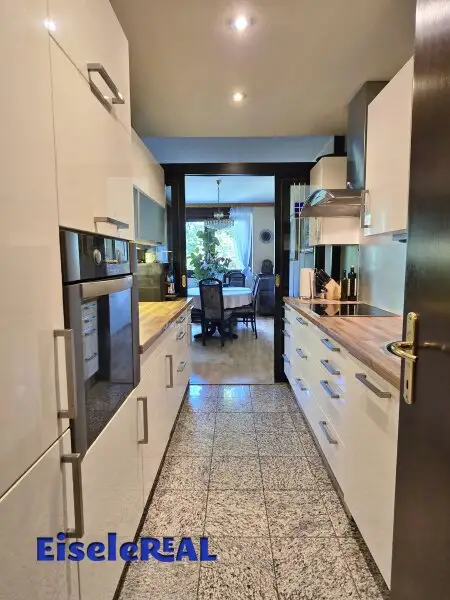 3 Zimmer – Loggia - Garage - Renovierungsbedarf