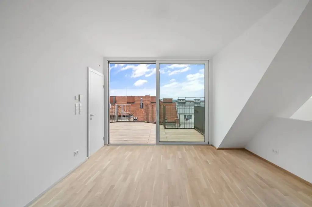 4-Zimmer-Dachgeschosswohnung (Massivbauweise) mit Terrassen in generalsaniertem Altbau