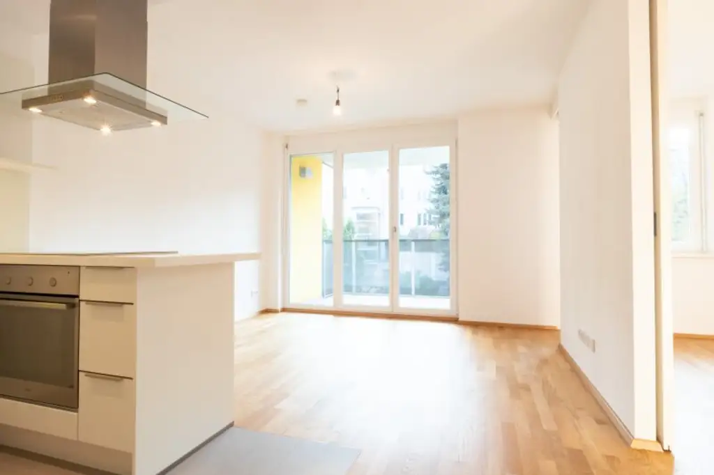 ZUM VERKAUFEN! Attraktive Kapitalanlage: Vermietete charmante Kleinwohnung mit großzügigem Balkon und Tiefgaragenstellplatz! Nähe U6 Spitz!