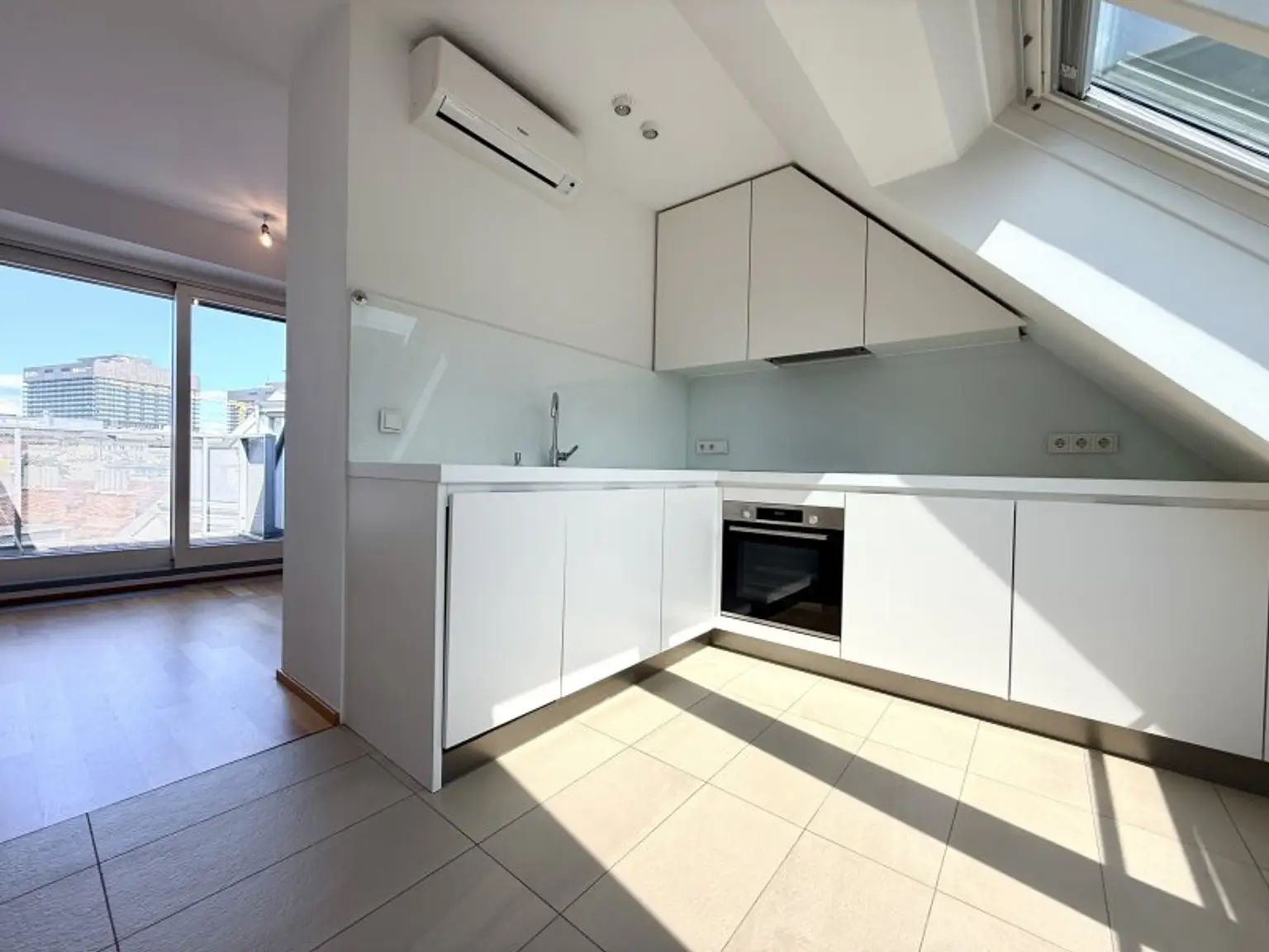 Helle 3-Zimmer Wohnung mit Terrasse, Nähe St. Anna Kinderspital