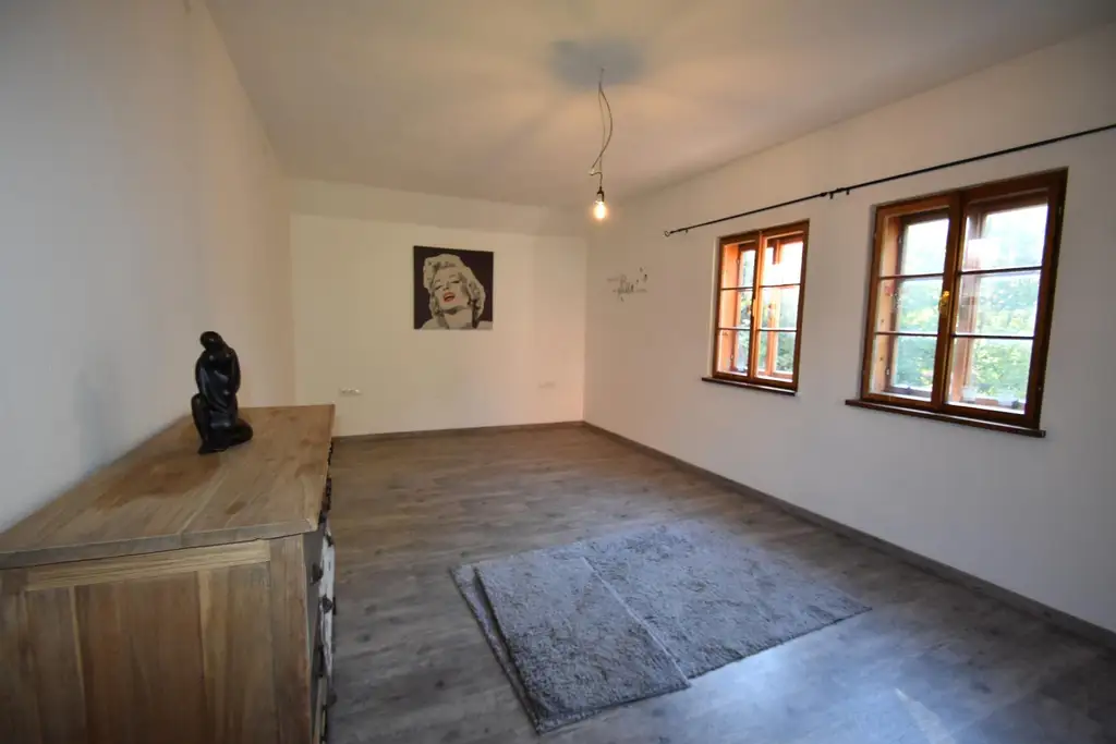 Einfamilienhaus mit großem Garten