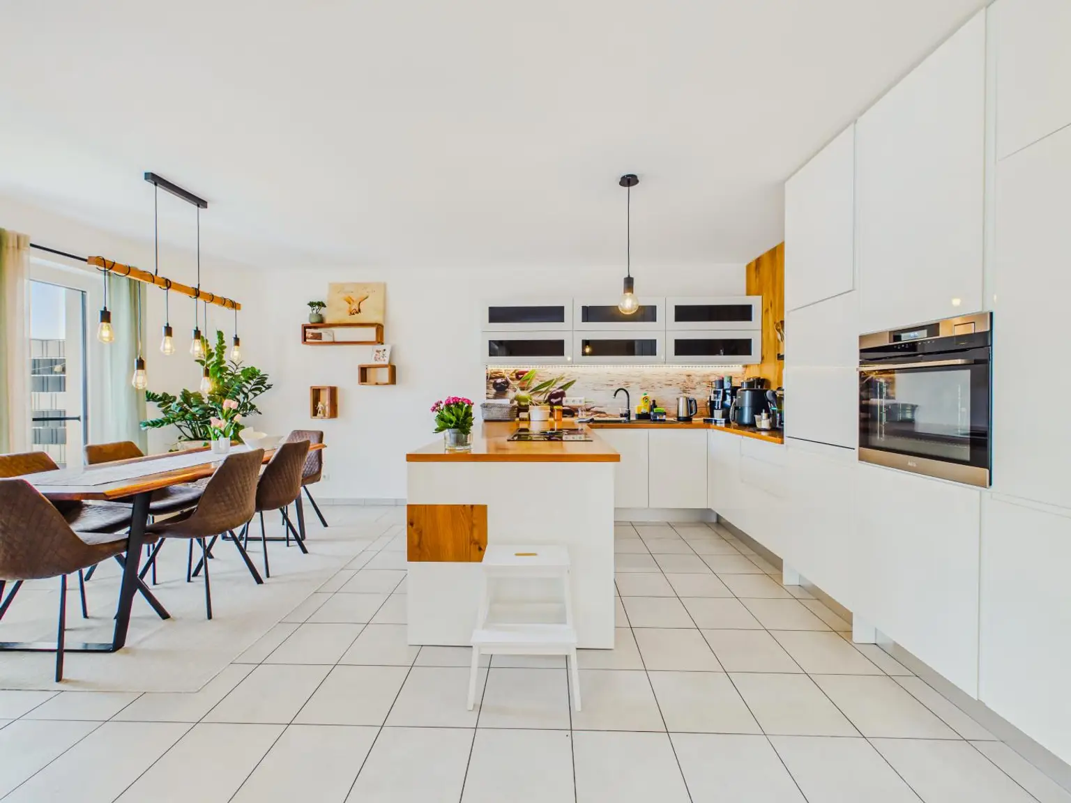 Wohn- und Essbereich 6