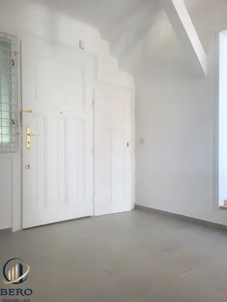 "Diese 5 Zimmer-Altbauwohnung mit sonniger Terrasse wartet genau auf SIE"