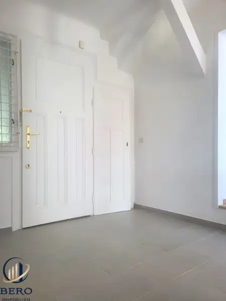 "Diese 5 Zimmer-Altbauwohnung mit sonniger Terrasse wartet genau auf SIE"