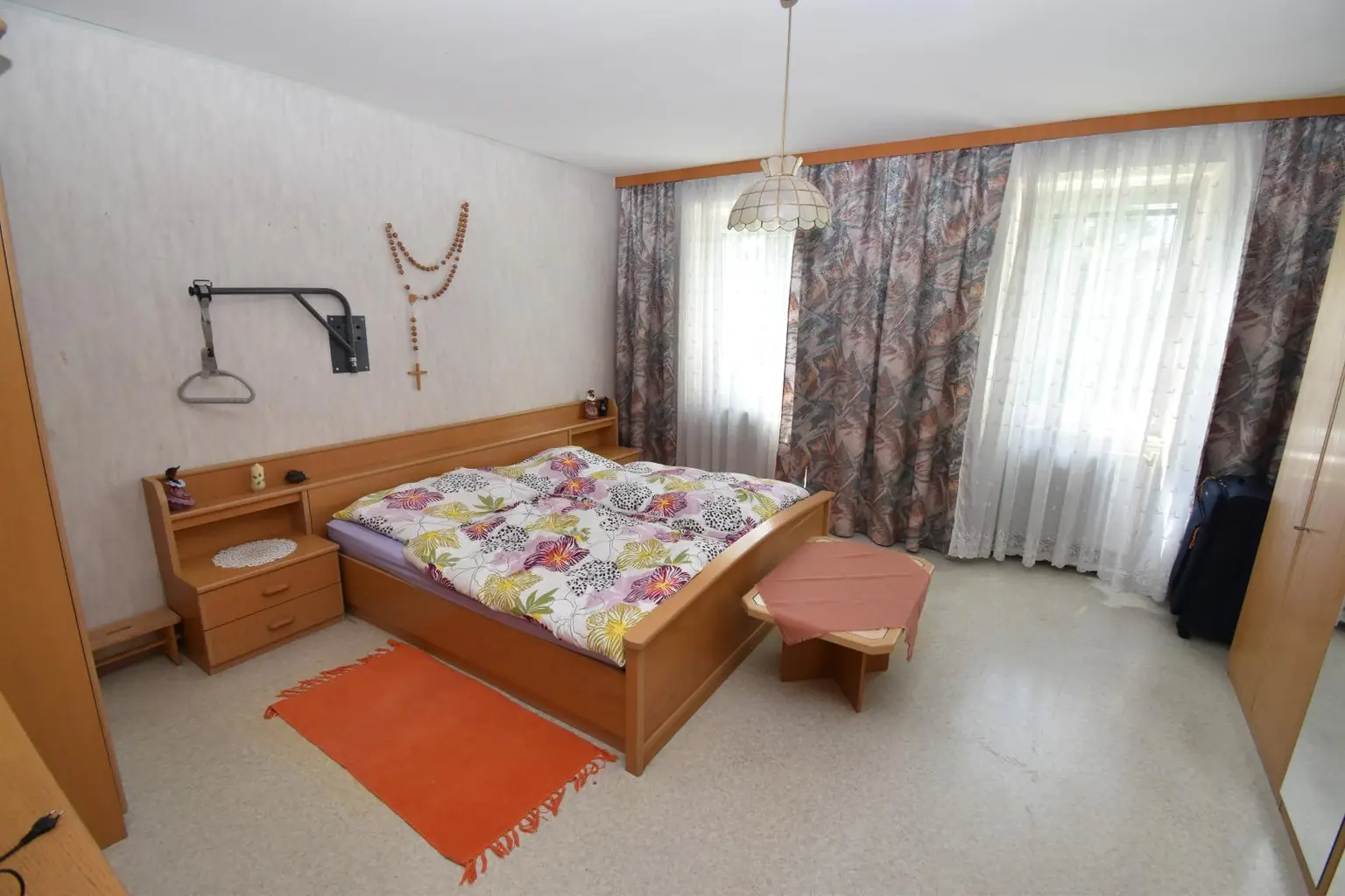 Zweifamilienhaus in ländlicher Alleinlage mit landw. Grundfläche