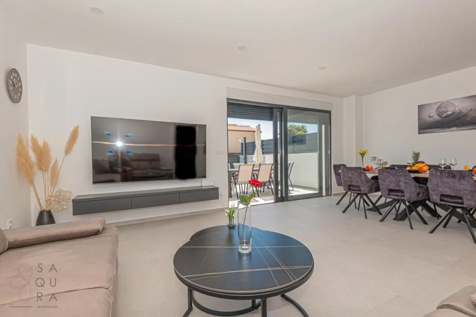 Modernes Wohndomizil mit Stil – Halbvilla mit Pool in Vodice