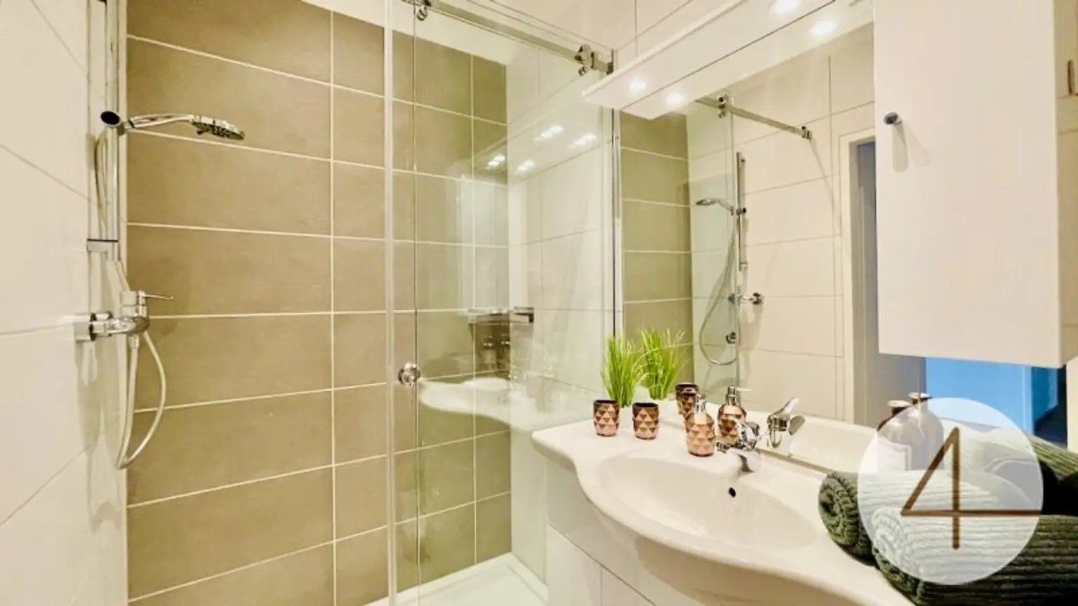 Neuwertig – sanierte Altbauwohnung – zentrumsnah – helle 3-Zimmer – Top-Infrastruktur
