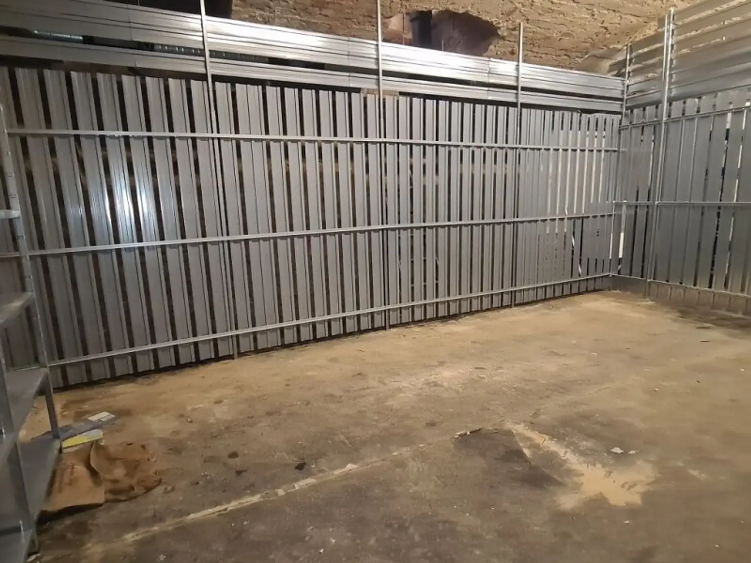 BÖRSE-NÄHE, ESSLINGGASSE, 31 m2 Lagerraum, Belüftung, Estrichboden, Kellergeschoß ohne Aufzug