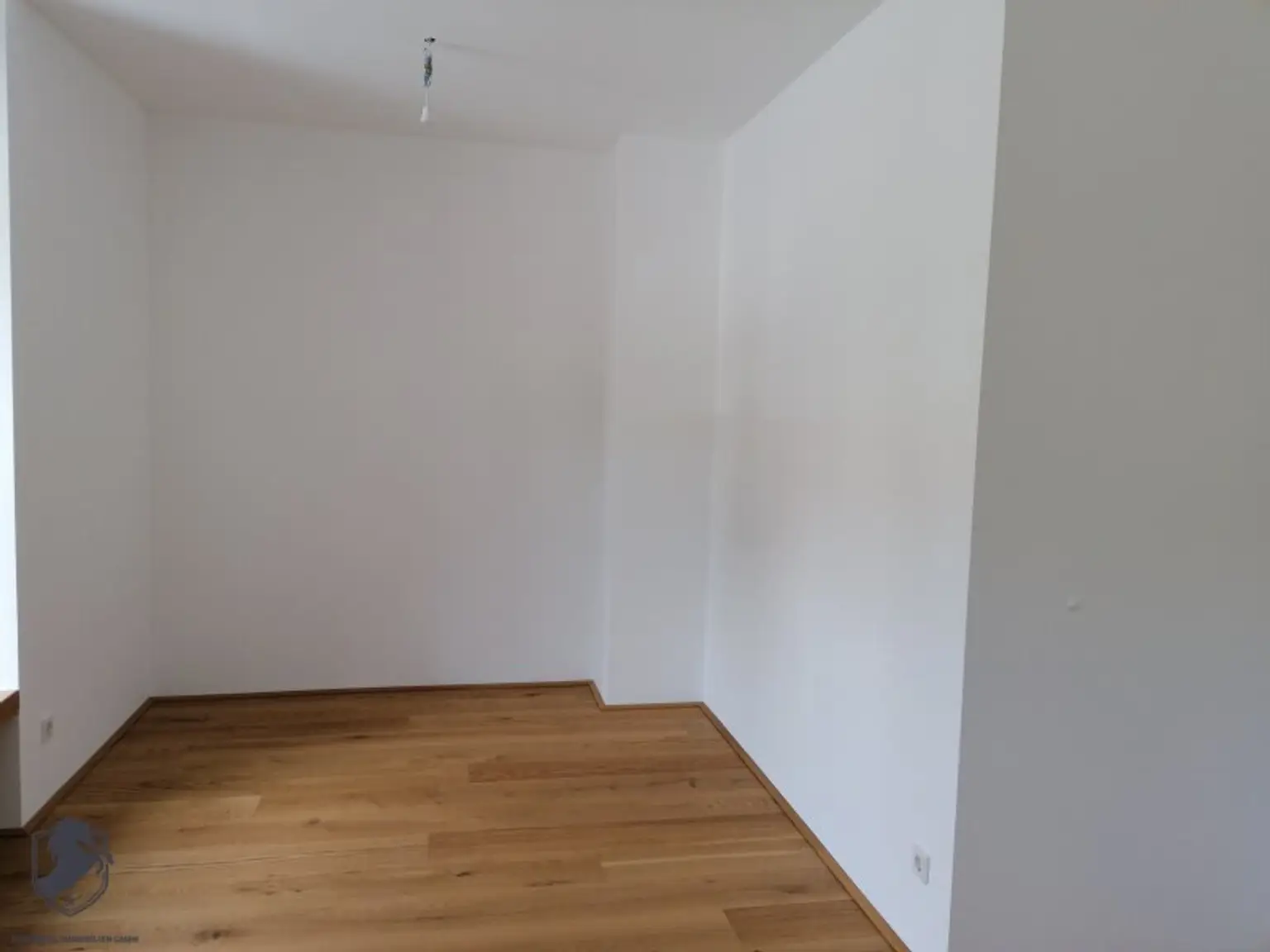 Moderne Etagenwohnung mit Terrasse und Stellplatz in 1140 Wien