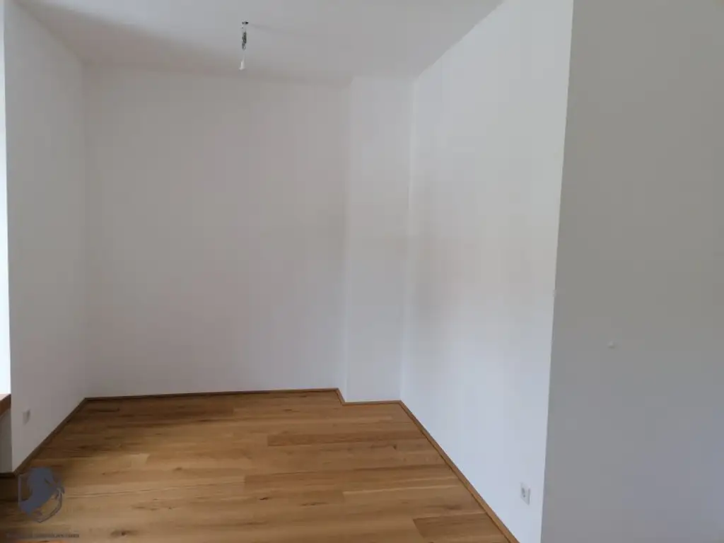 Moderne Etagenwohnung mit Terrasse und Stellplatz in 1140 Wien