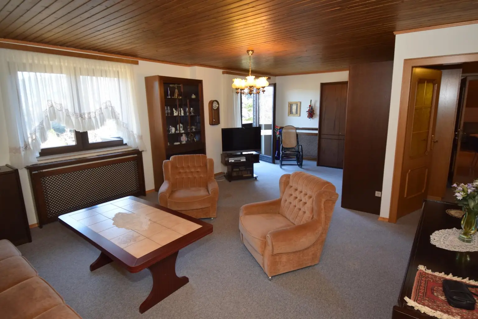 Wohnzimmer mit Balkonausgang