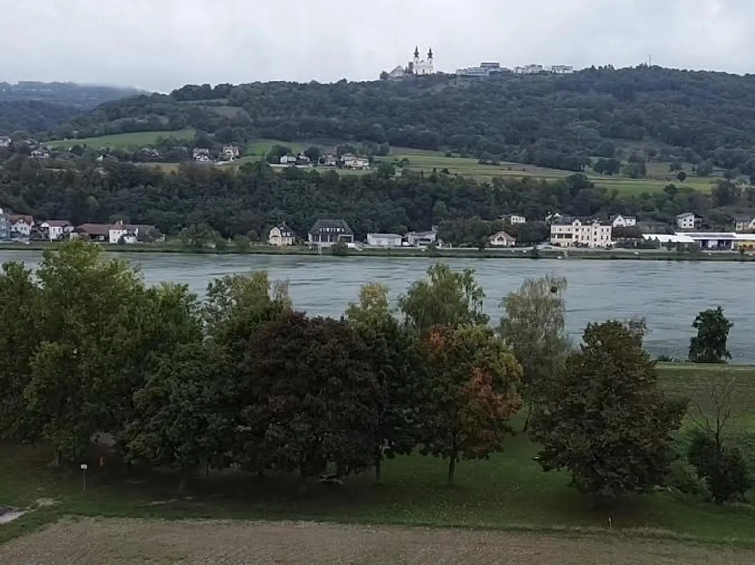 Bürgerliches Einfamilienhaus mit viel Platz, liebenswerten Garten und tollem Ausblick!