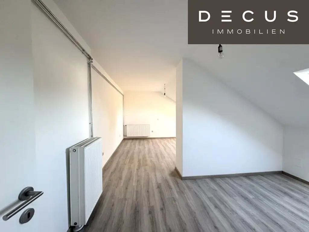 | CHARMANTE DACHGESCHOSSWOHNUNG | HELL & ZENTRAL | 4. OG | IDEAL FÜR SINGLES & STUDENTEN | TOP LAGE  | NÄHE UNI
