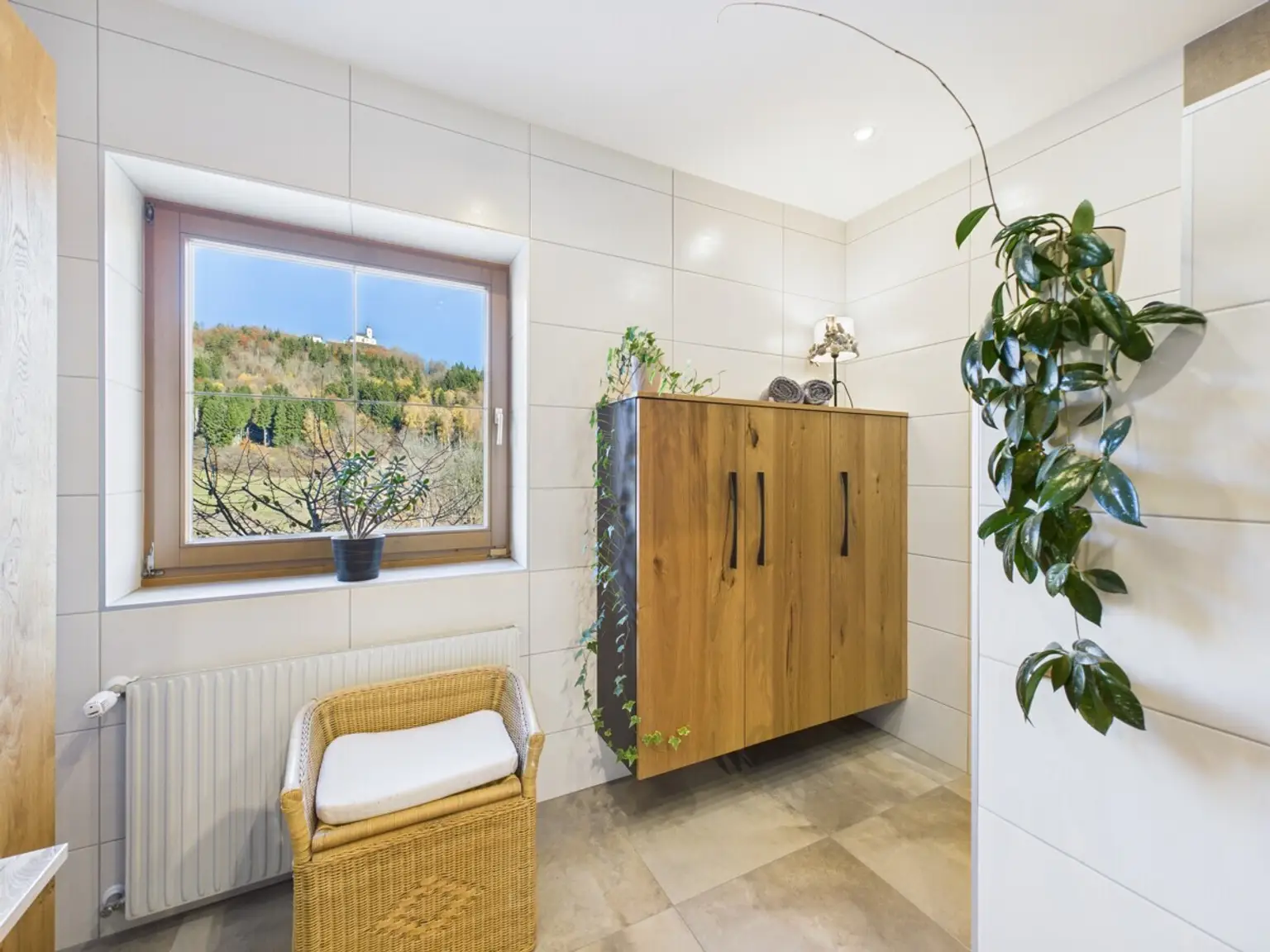 Exklusives Wohnjuwel mit Panoramablick auf die Sternbergkirche – sonnig und ruhig gelegen