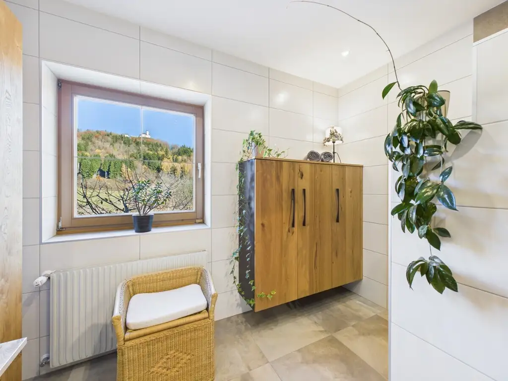 Exklusives Wohnjuwel mit Panoramablick auf die Sternbergkirche – sonnig und ruhig gelegen